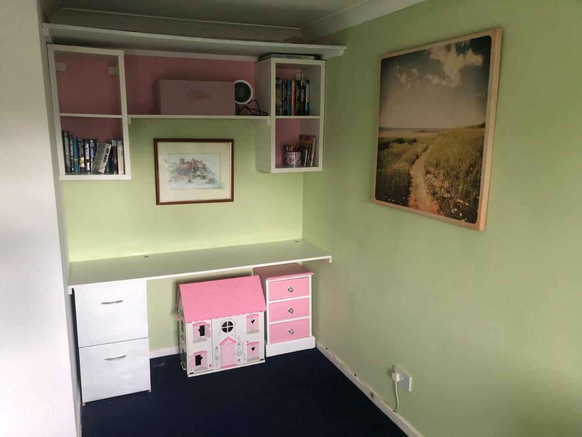 Small Family Home In Idyllic Location Buriton Екстер'єр фото